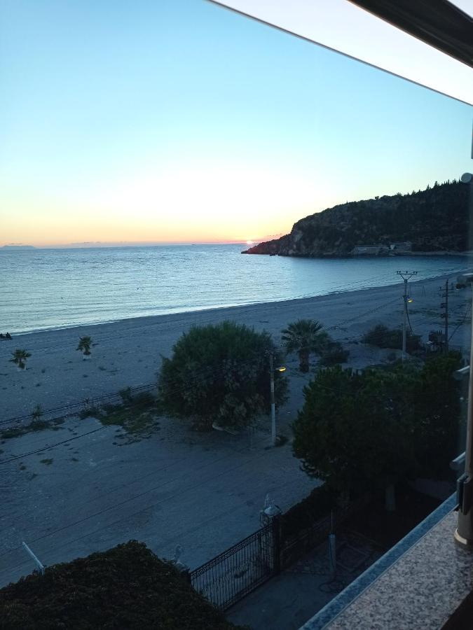 Wave N' Sea Apartments Himarë Extérieur photo