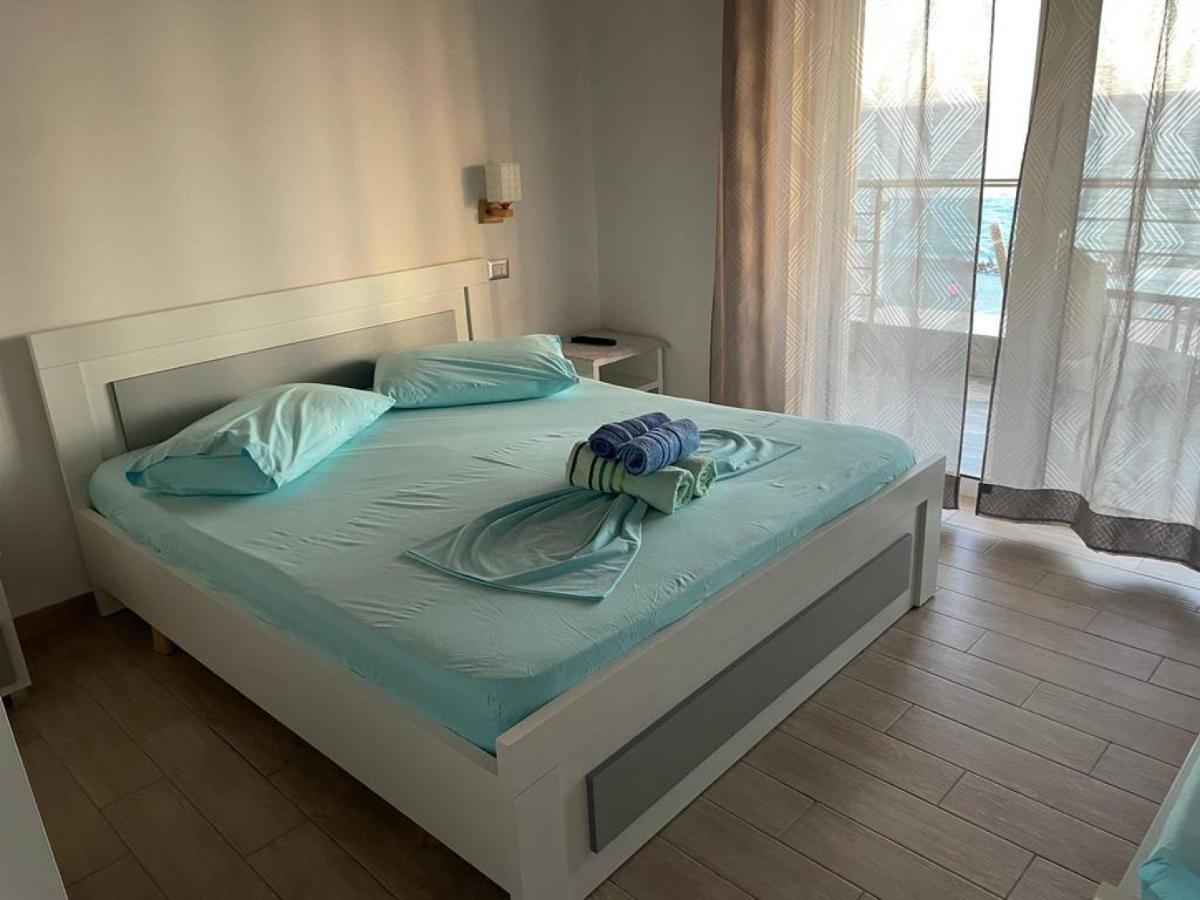 Wave N' Sea Apartments Himarë Extérieur photo