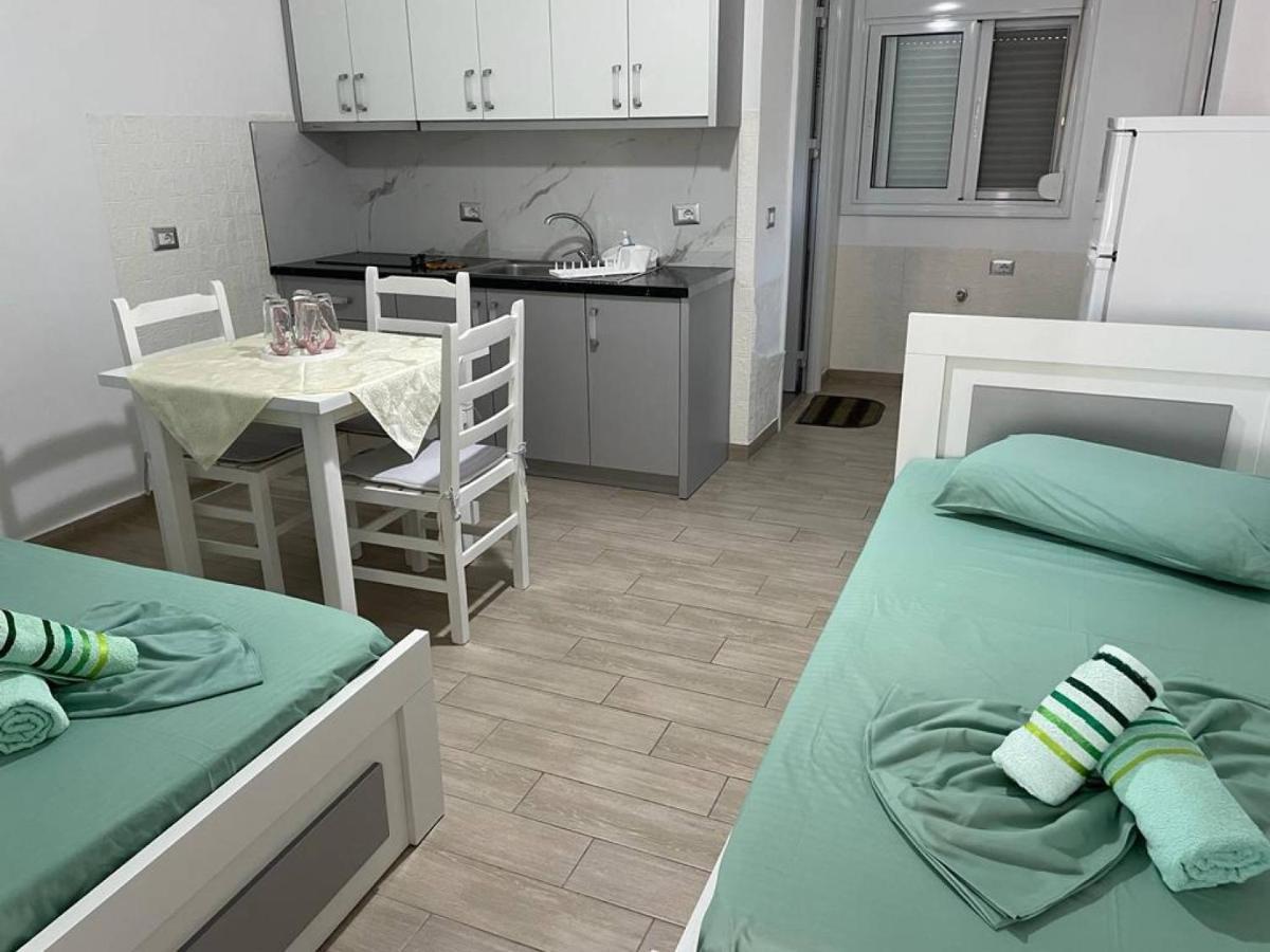 Wave N' Sea Apartments Himarë Extérieur photo