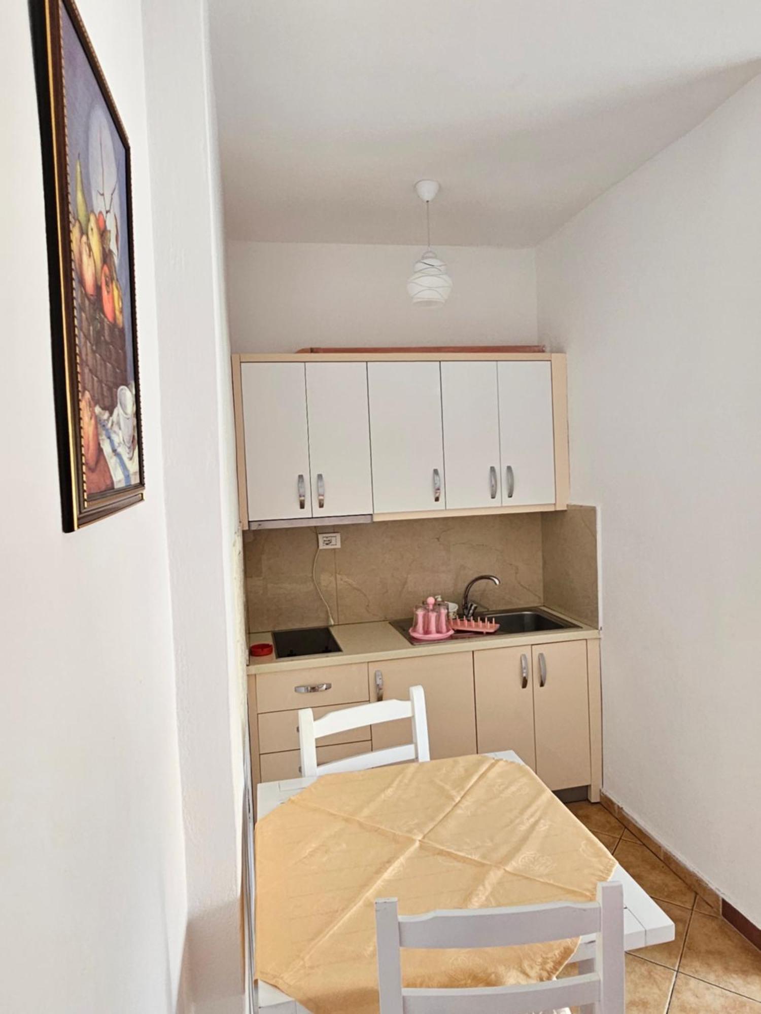 Wave N' Sea Apartments Himarë Chambre photo