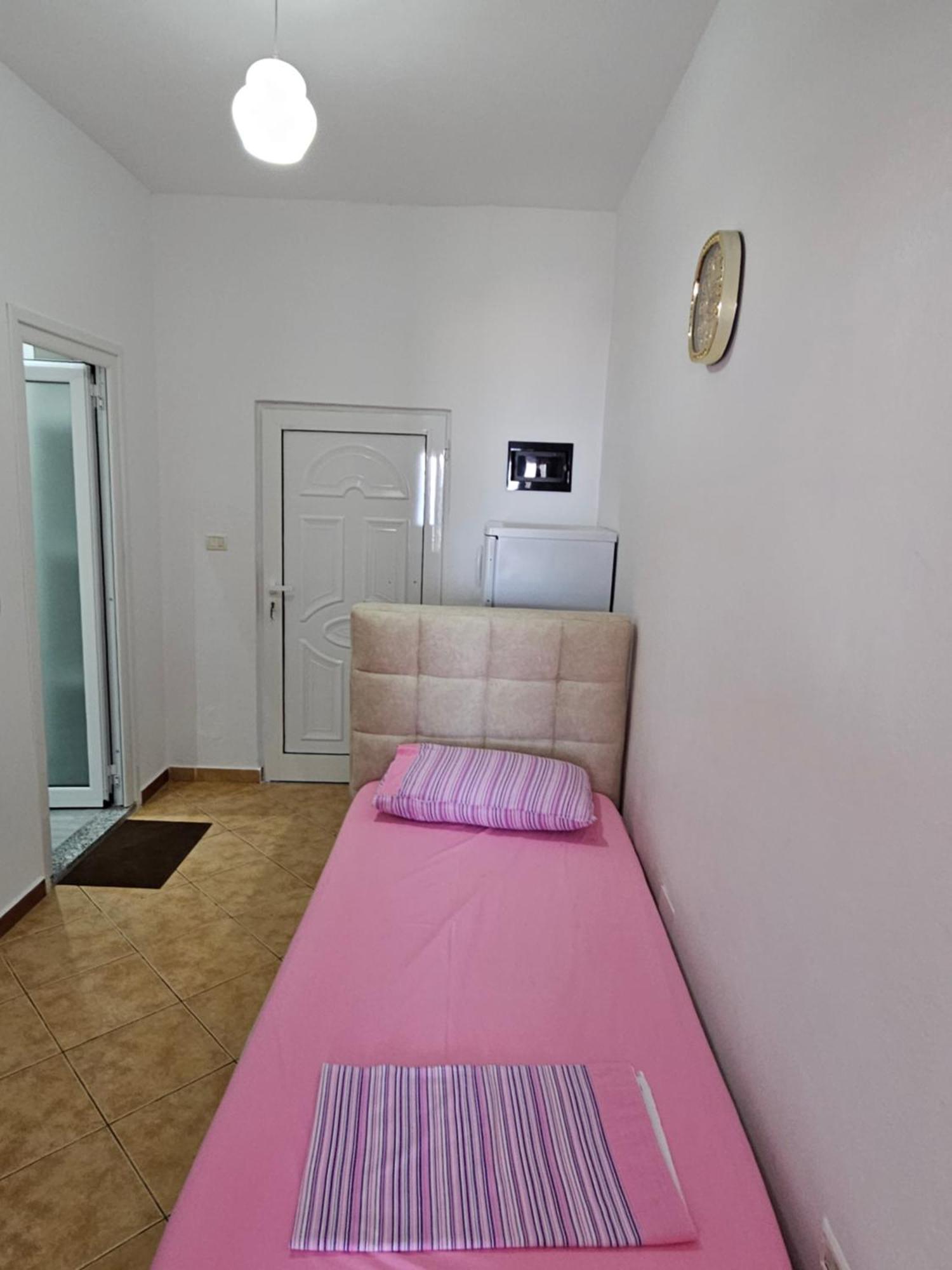 Wave N' Sea Apartments Himarë Chambre photo