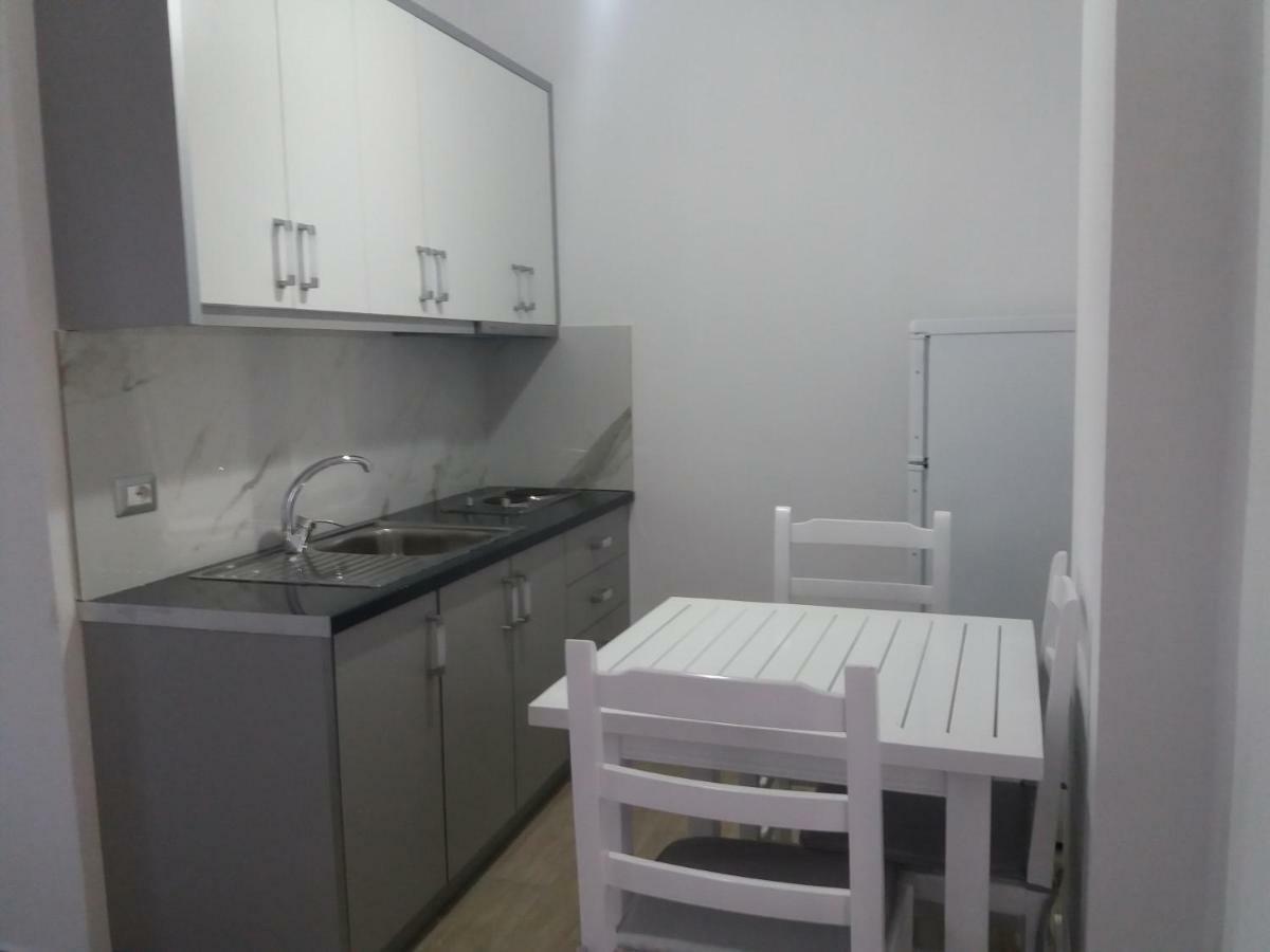 Wave N' Sea Apartments Himarë Extérieur photo