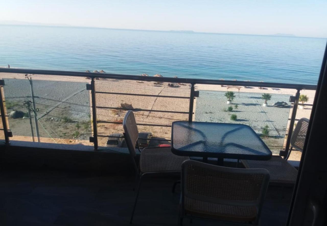 Wave N' Sea Apartments Himarë Extérieur photo